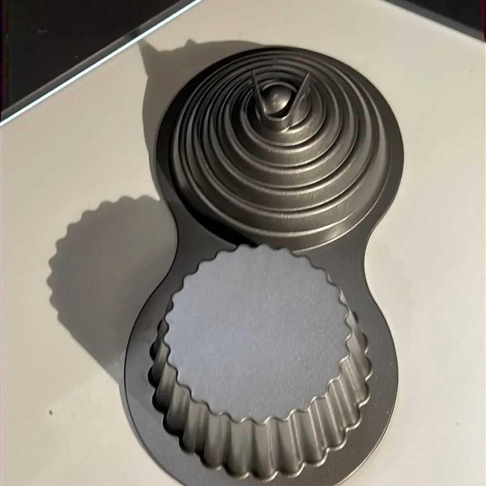 Wilton Jumbo Cupcake Cake Pan